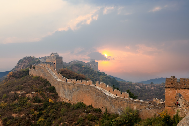 8 datos fascinantes sobre la extinción de la Gran Muralla China , puesta del sol