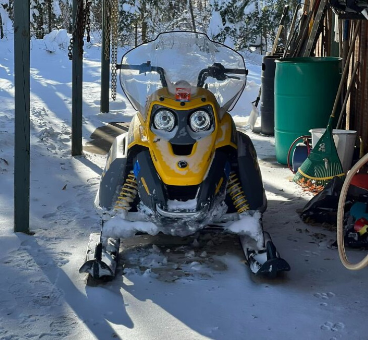 Objetos Con Caras Divertidas, moto de nieve