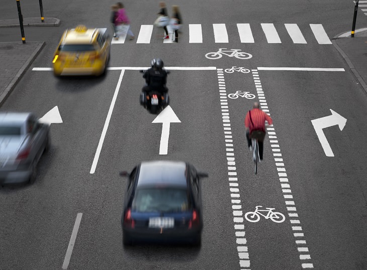 Truco Holandés Para Evitar Accidentes, autos y bicicletas en la vía