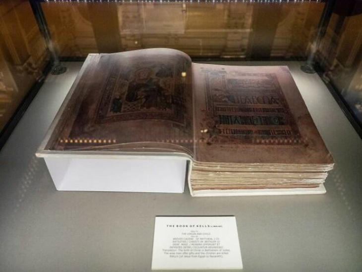 Hechos históricos Libro de Kells (siglo IX d.C.)