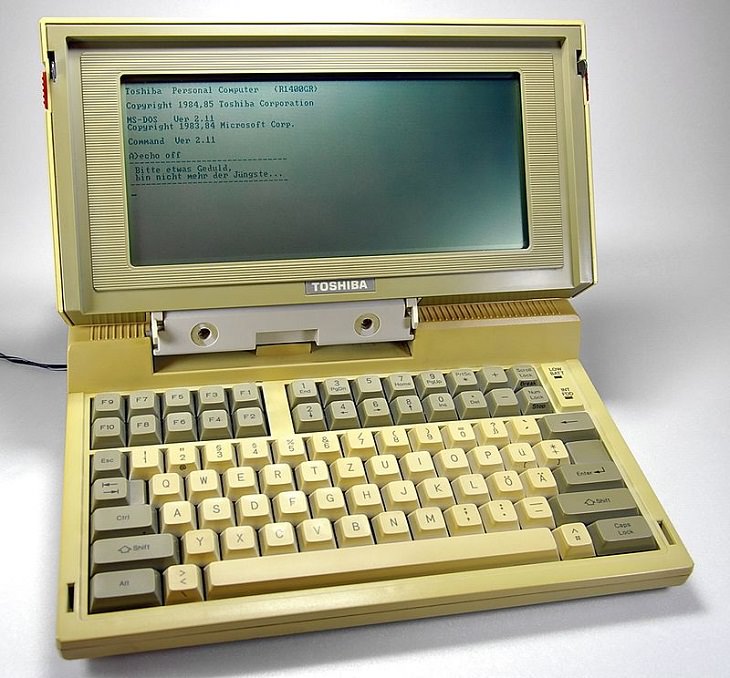 Primeras Computadoras Portátiles, Toshiba T1100