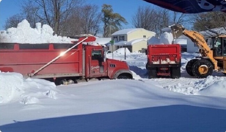 Tormenta de nieve en Buffalo, Camiones volquete