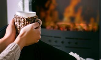 Imagen y test de estrés: Café frente a una chimenea