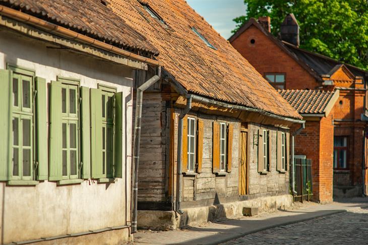 El distrito histórico de Kuldīga en Letonia