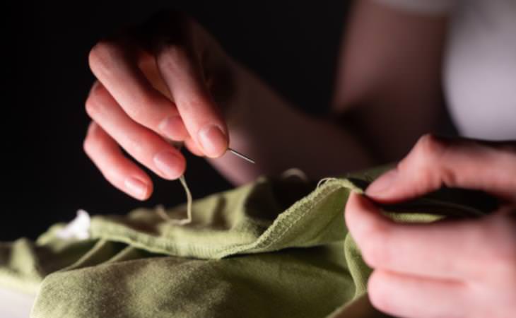 Cómo Arreglar Los Agujeros En Tus Suéteres y Calcetines