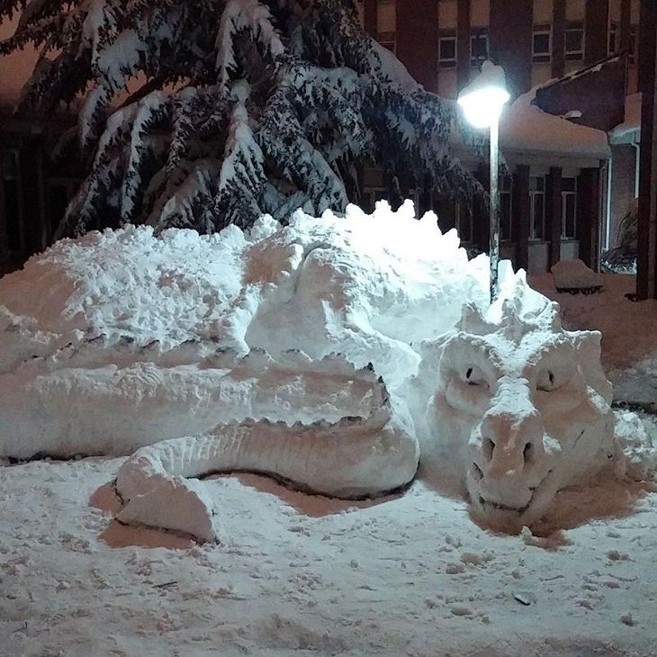 Esculturas De Nieve, dragón