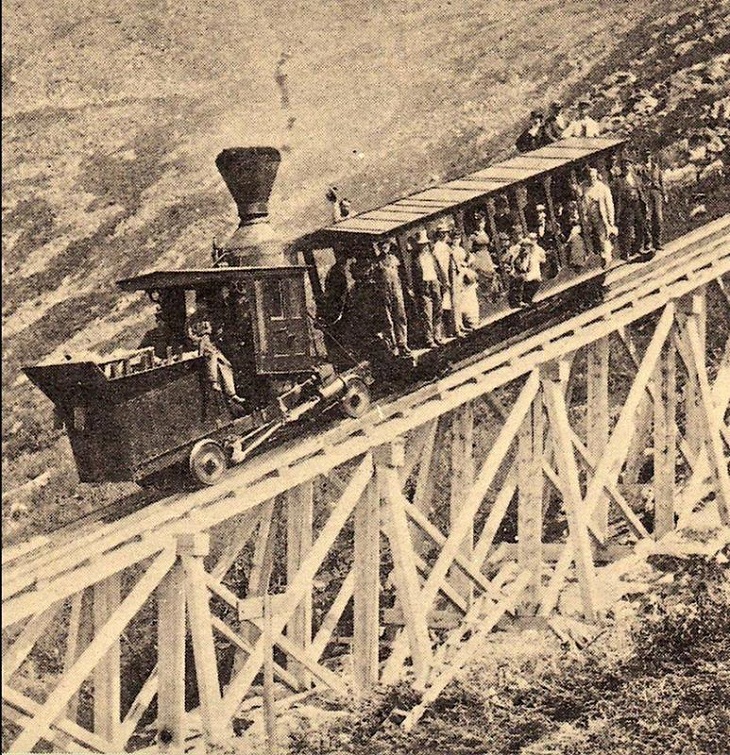 Mt. Washington Cog Railroad con un vagón de pasajeros completamente abierto