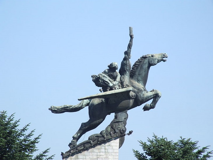 Criaturas de la mitología y el folclore inspiradas en los caballos, Chollima, el caballo de las mil millas en la mitología de Asia oriental