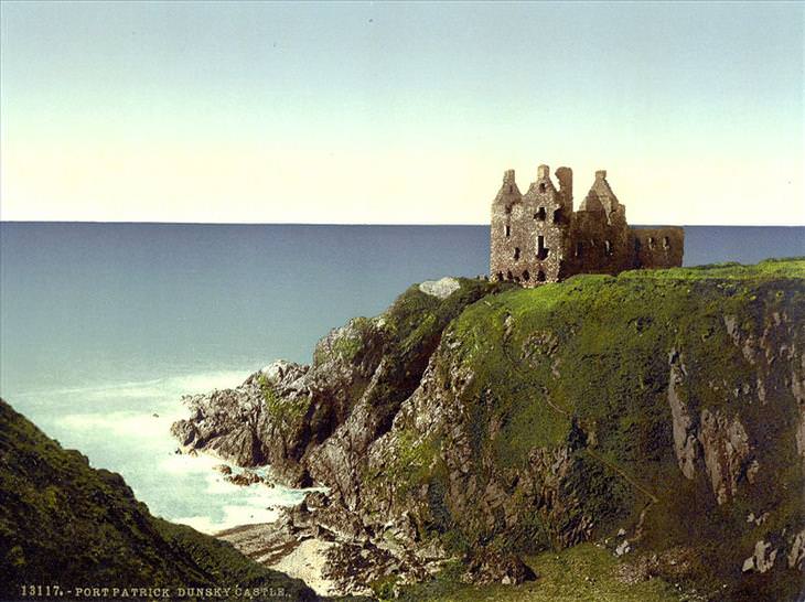 Postales De Escocia de 1890, El castillo de Dunskey del siglo XII cerca del pueblo de Portpatrick