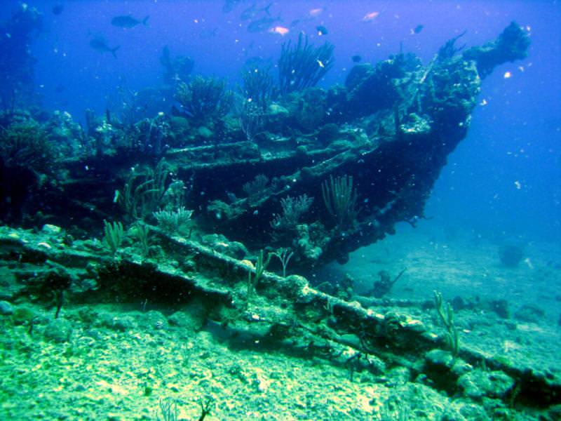 5 Famous Shipwrecks and Their Unbelievable Stories