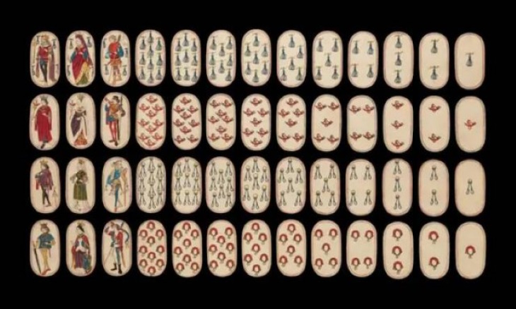 Fotos De La Historia,  juego de 52 naipes es del siglo XV