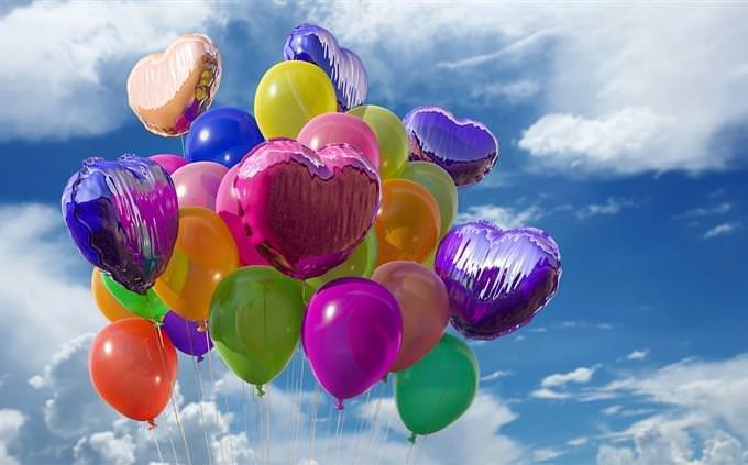 Test de memoria con imágenes de la calle: globos flotando en el cielo