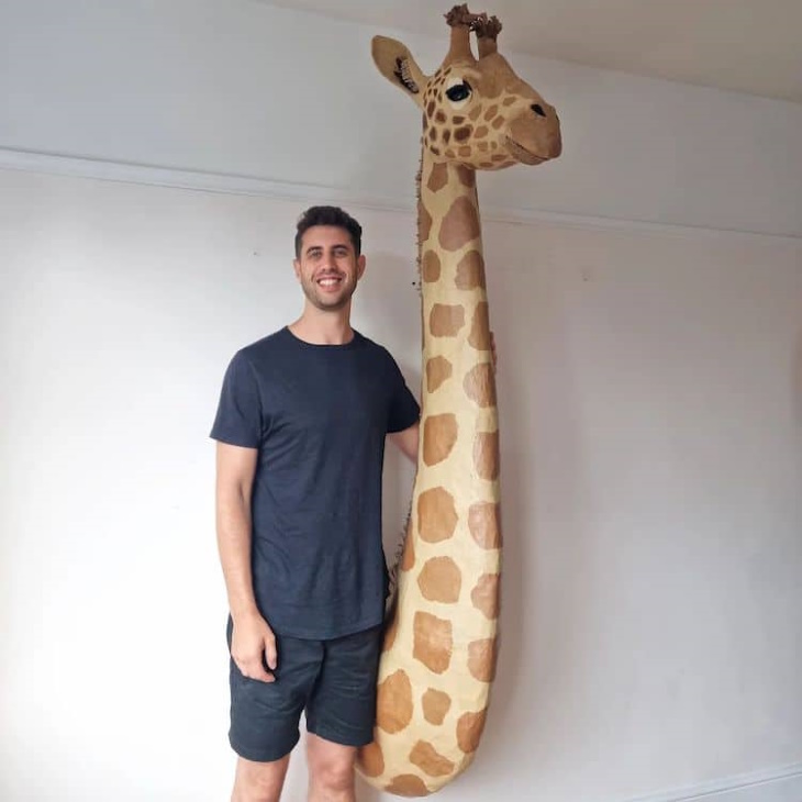 Esculturas De Animal De Josh Gluckstein, el artista con una escultura de jirafa