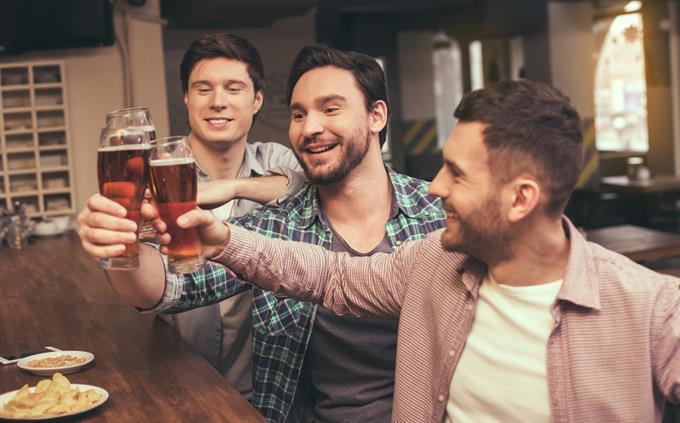 Test de relación tóxica: hombres en el pub