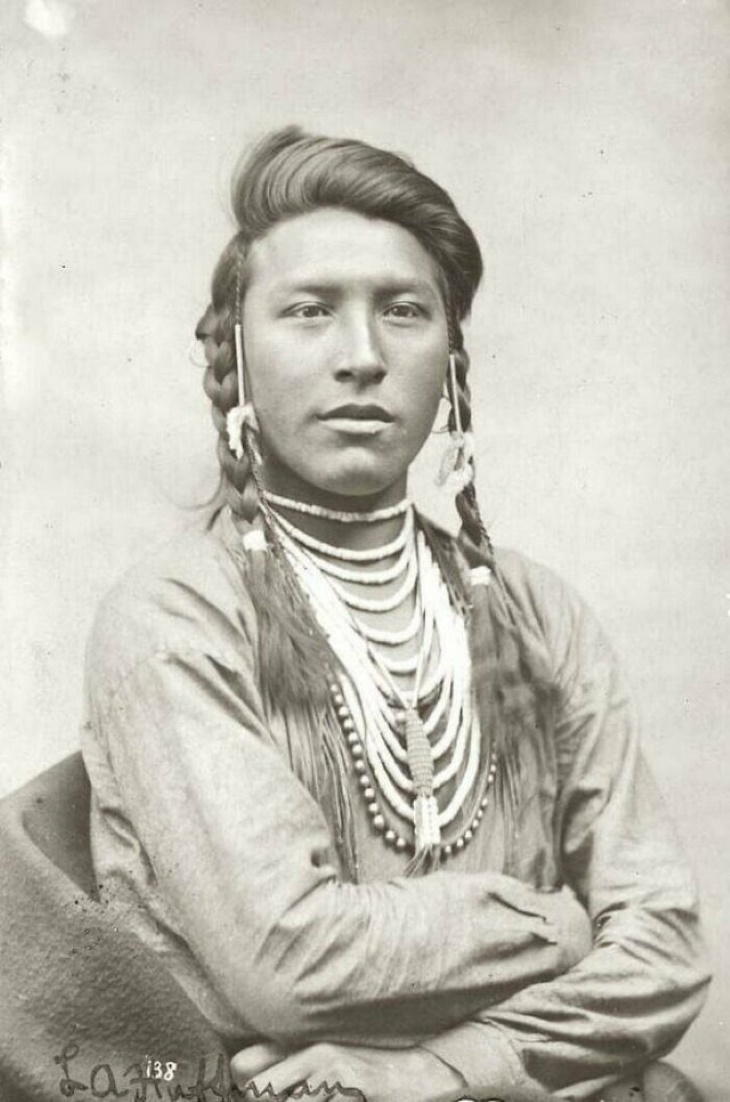 Fotos Históricas, "Indio americano - Crow Nation, Fort Keogh, Montana (1881)"