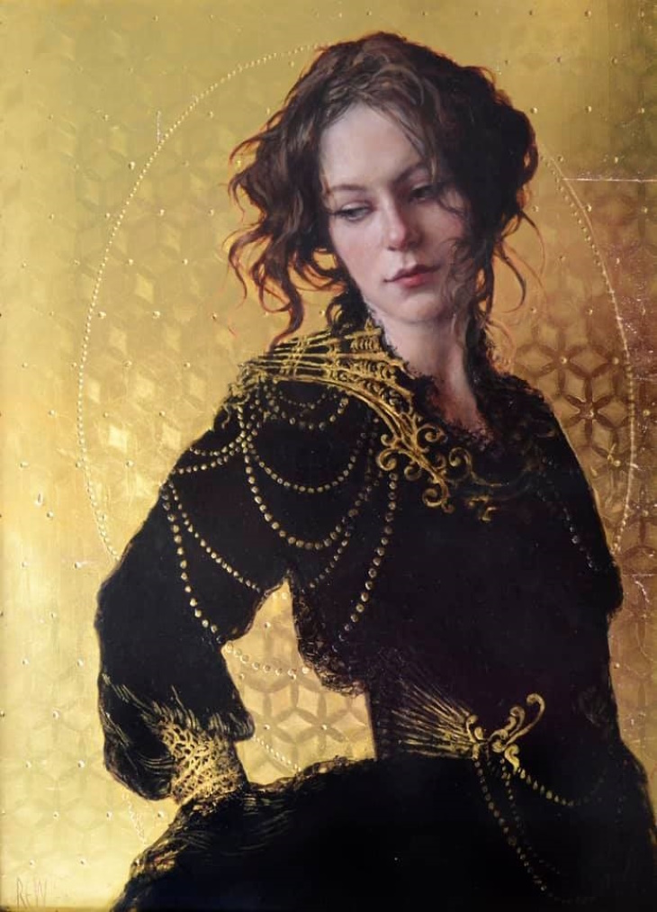 Retratos En Oro De Stephanie Rew, mujer con vestido negro y dorado