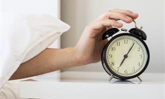 Lo que la rutina matutina revela sobre la personalidad: un despertador