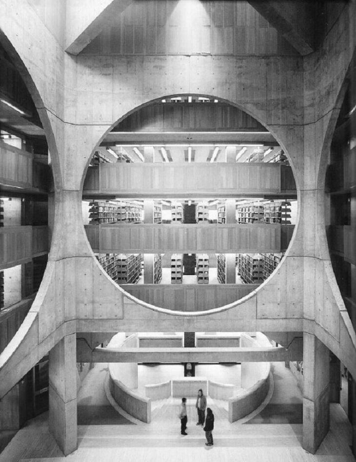 Biblioteca de la Academia Phillips Exeter, New Hampshire, EE. UU. Arquitecto: Louis Khan