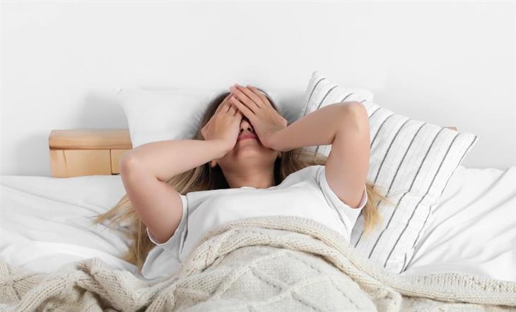 Cómo La Apnea Del Sueño Afecta Nuestra Cognición, mujer en la cama