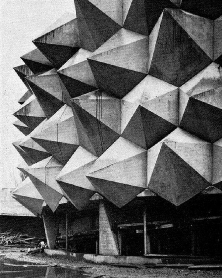 Erizo de hormigón en la Expo Suiza de 1964 en Lausana, Suiza. Arquitecto: Carl Fingerhuth