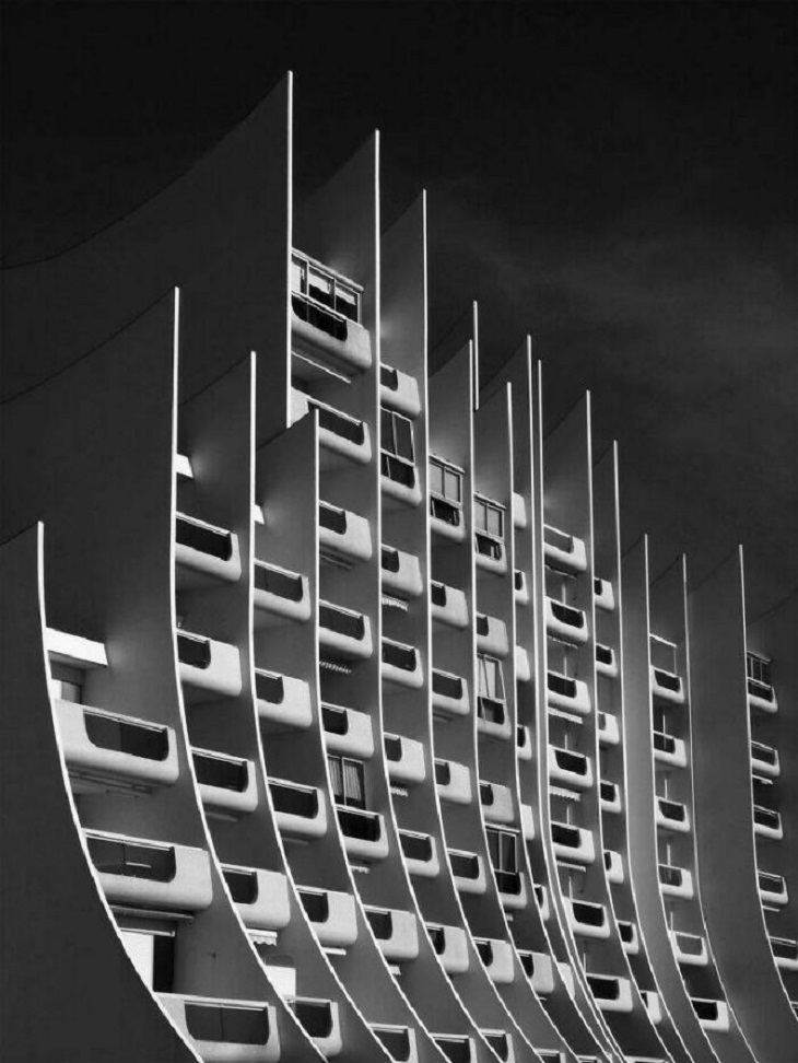 La Baule - "L'immeuble en vague" (El edificio Wave), Resort de La Baule, Bretaña, Francia. Arquitecto: Pierre Doucet