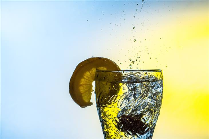 Alimentos Para Adultos Mayores, agua con limón