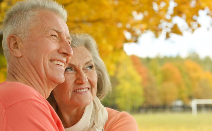 Efecto De La Personalidad En Nuestra Felicidad, pareja de adultos mayores felices