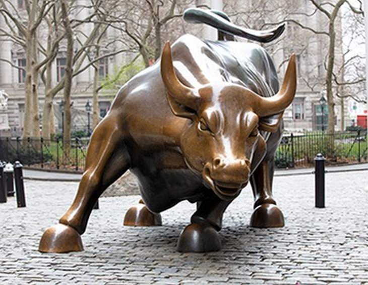Esculturas De Animales De Todo El Mundo,  "El toro embistiendo", Nueva York, Estados Unidos