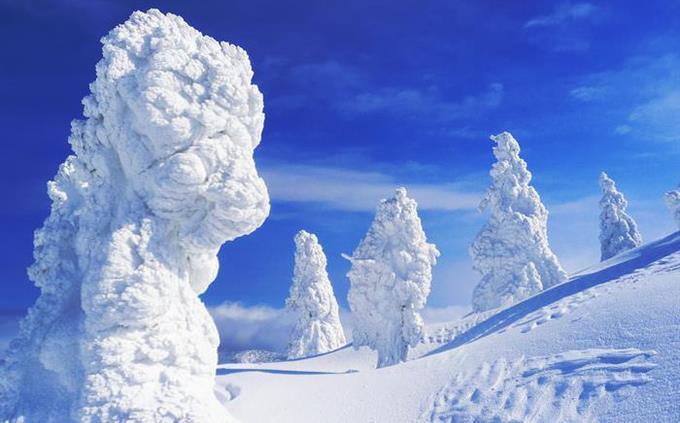 Inteligencia artificial o imagen real: columnas de nieve