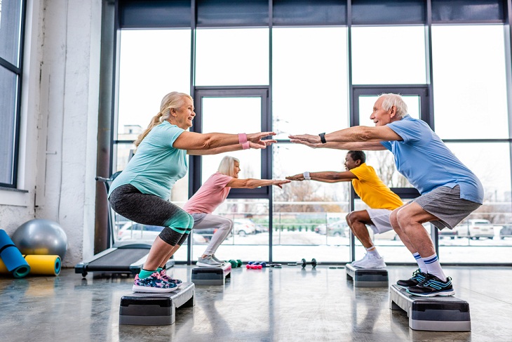 El Ejercicio Puede Protegerte Contra La Neumonía, adultos mayores haciendo ejercicio