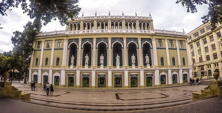 Atracciones Turísticas En Bakú, Museo Nizami de Literatura Azerbaiyana