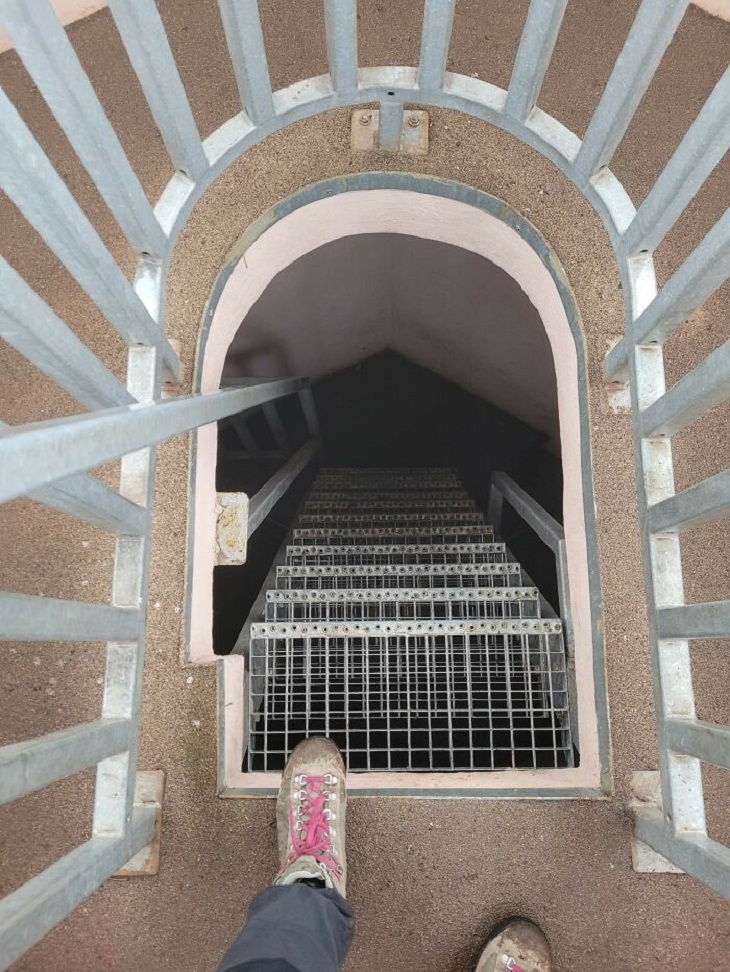 Escaleras Peligrosas, escaleras del sótano