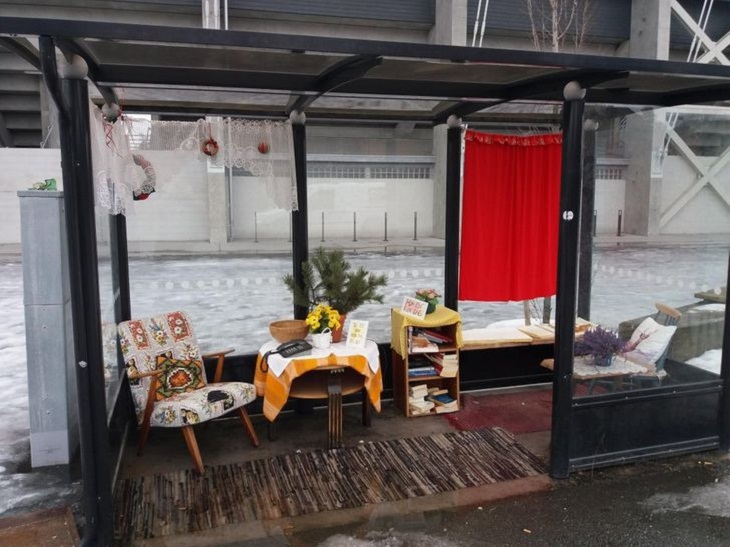 Fotos De Cosas Que Solo Verás En Noruega, biblioteca en parada de autobús