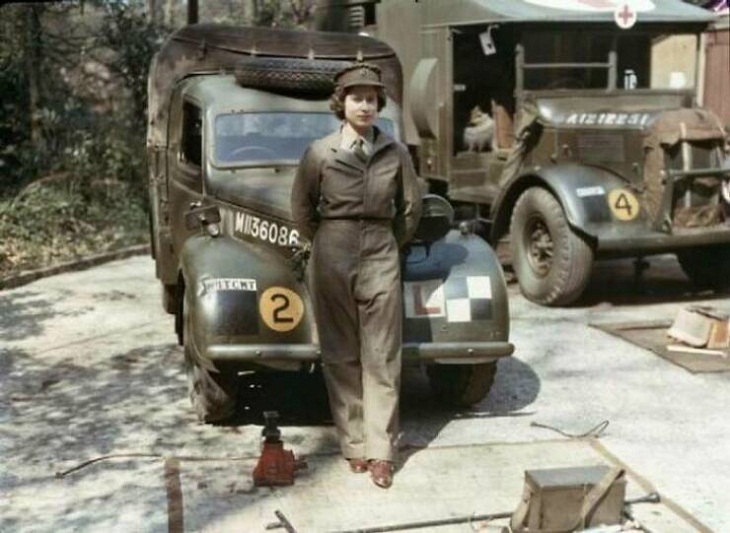 La reina Isabel durante su servicio en la Segunda Guerra Mundial