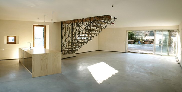 Escalera de acero Mesh en Villa La Rouche, diseñado por Archiplein