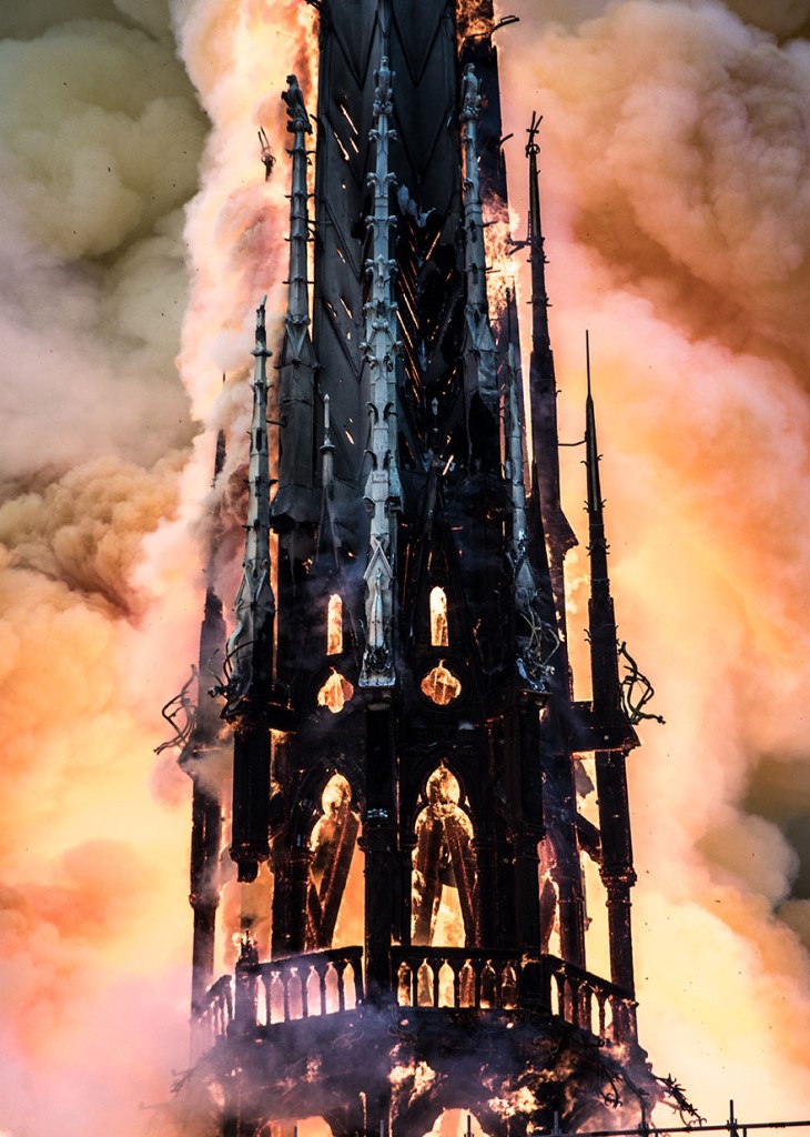 Fotografías Increíbles, Aguja de Notre Dame tomada desde el puente de Saint Louis