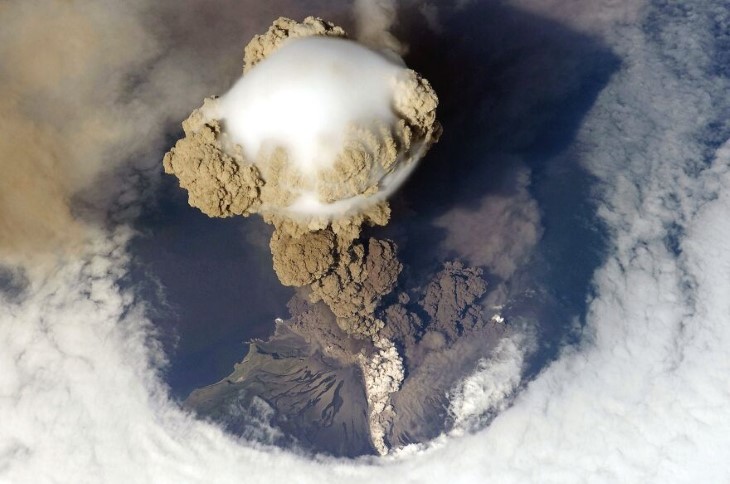 Fotografías Increíbles, volcán Sarychev en erupción