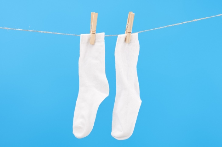 Guía Para Que Tus Calcetines Luzcan Blancos, calcetines secándose