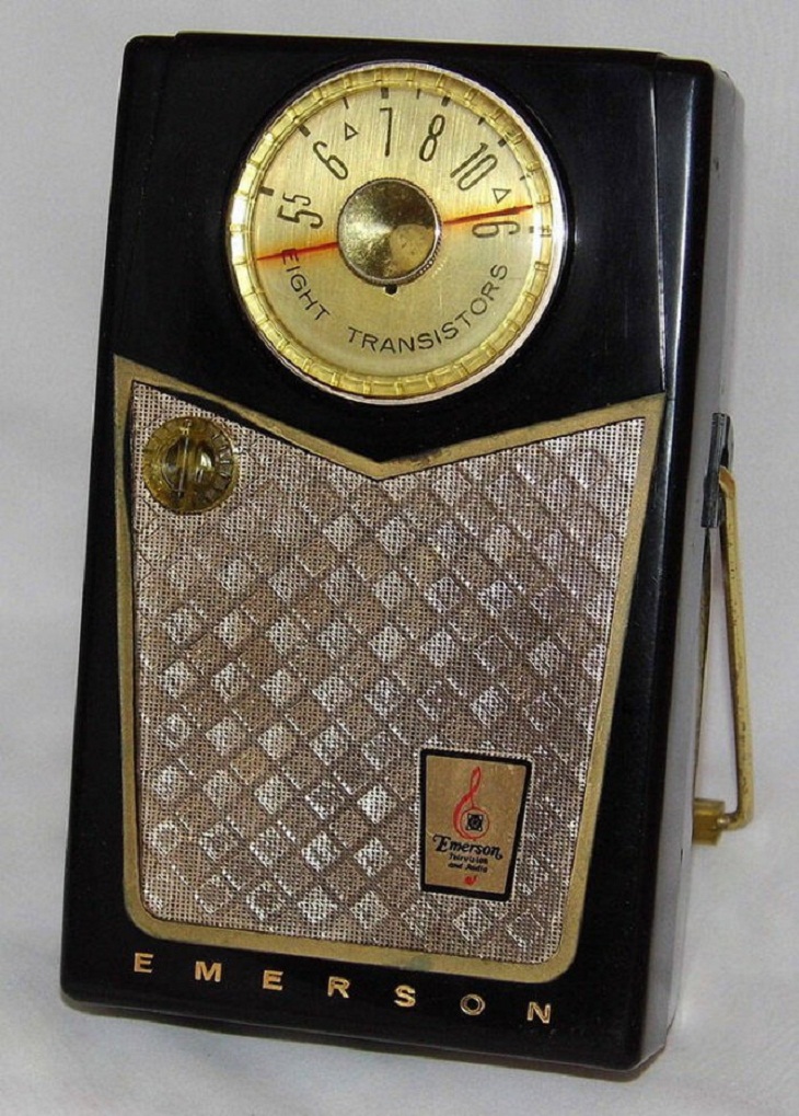 Orígenes De Inventos Famosos, una radio clásica de transistores 