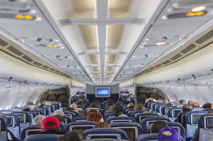 Errores De Los Padres Al Viajar Con Sus Hijos, pasajeros en avión