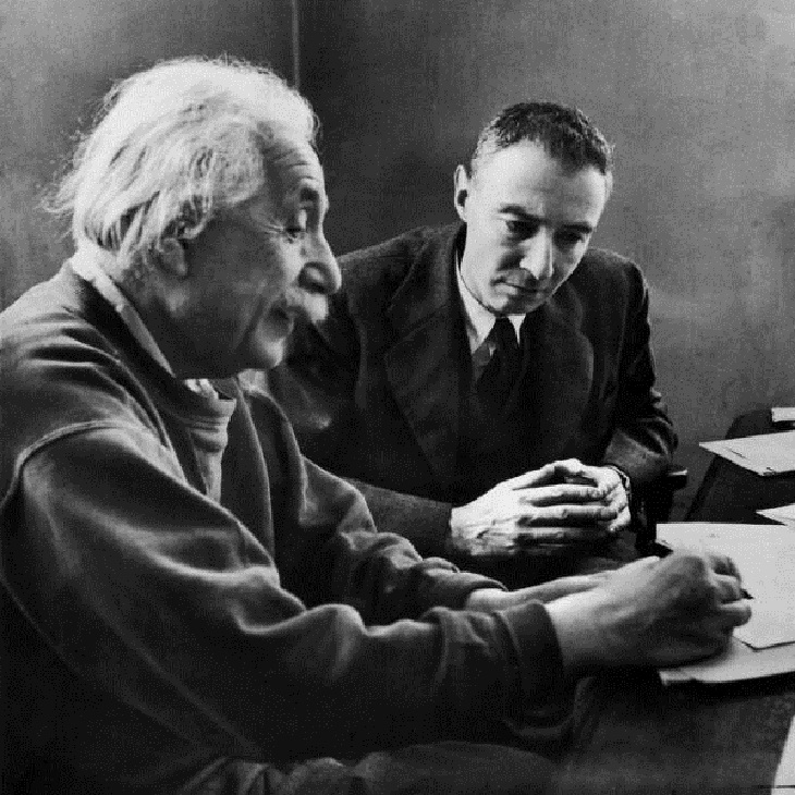 Fotos Históricas Rara Vez Vistas,  J. Robert Oppenheimer con Albert Einstein