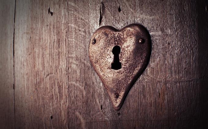 Prueba de enamoramiento: ojo de cerradura en forma de corazón