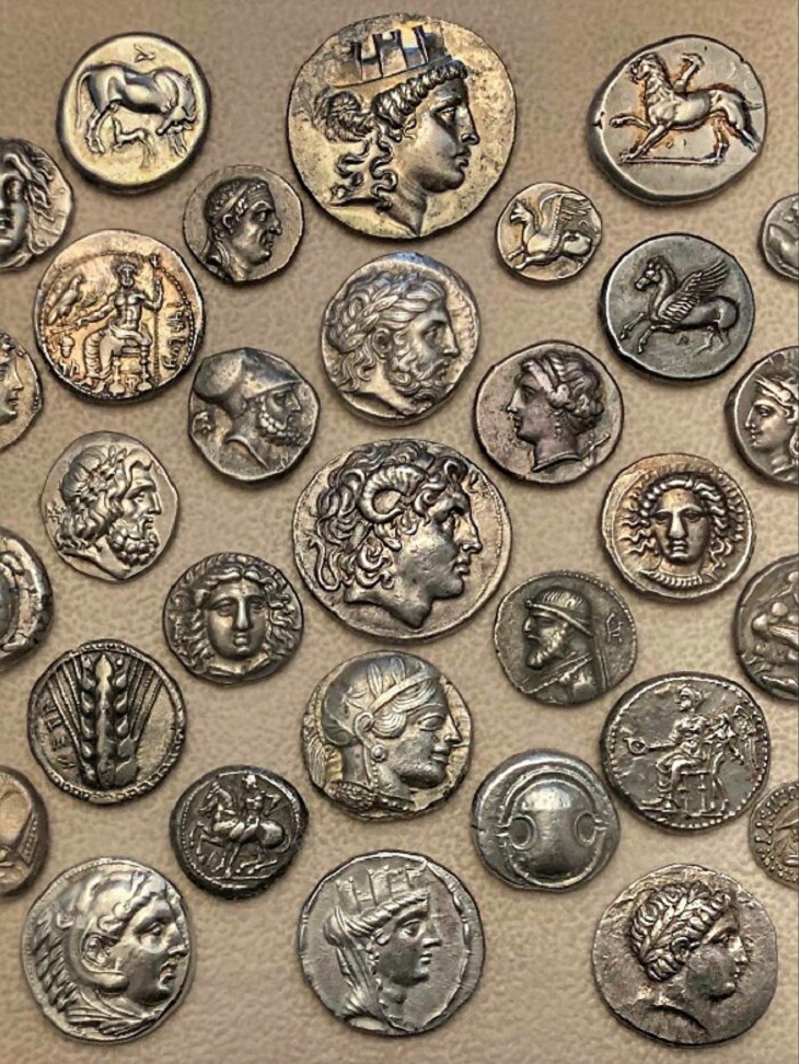Monedas de plata griegas antiguas