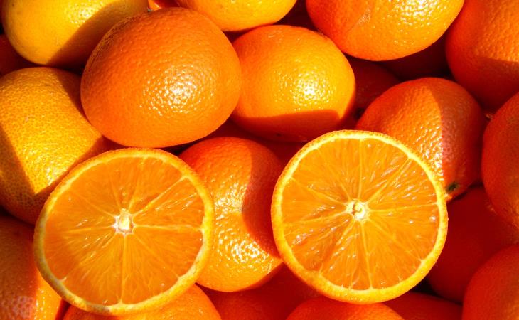 Hechos Absurdos, color naranja