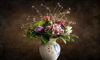Prueba de flores y romance: flores en un jarrón