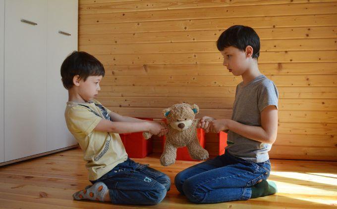 ¿Eres una persona atenta o conversadora? Muchos niños en una muñeca.