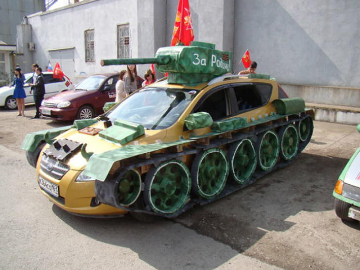 Only in Russia: Cars Transformed into Tanks What a beauty!