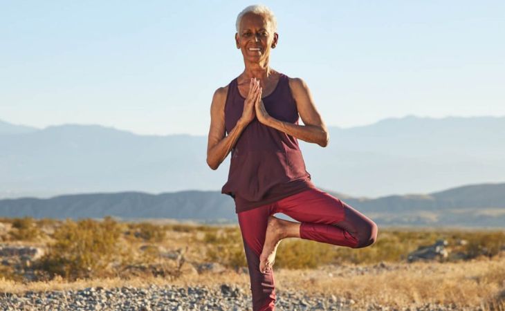 Instructora De Yoga De 74 Años
