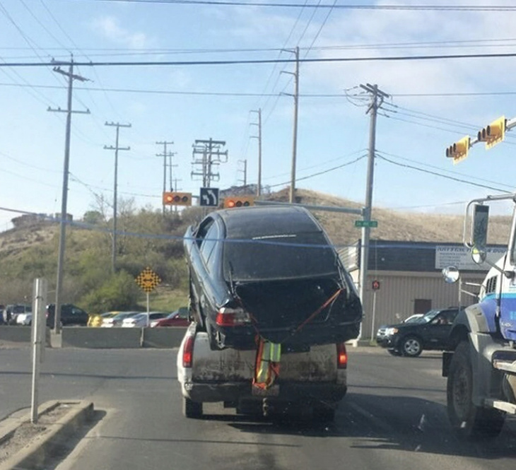 Autos Con Cargas Extrañas