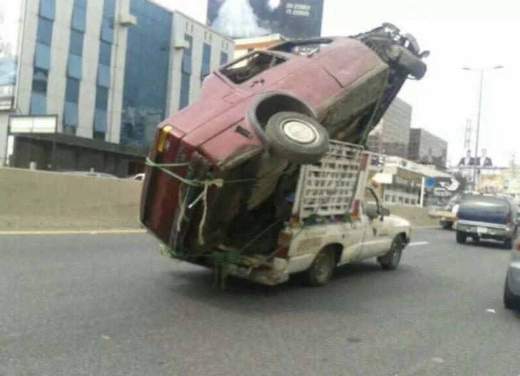 Autos Con Cargas Extrañas